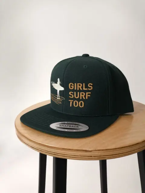 Бейсболка Girls surf too