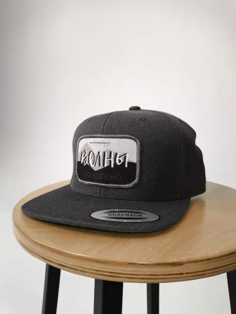 Бейсболка Волны по колено